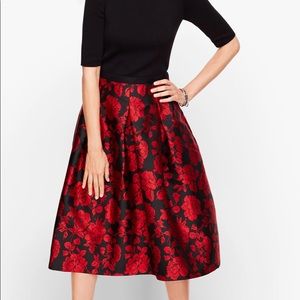 NWOT Talbot’s size 10 floral jacquard skirt